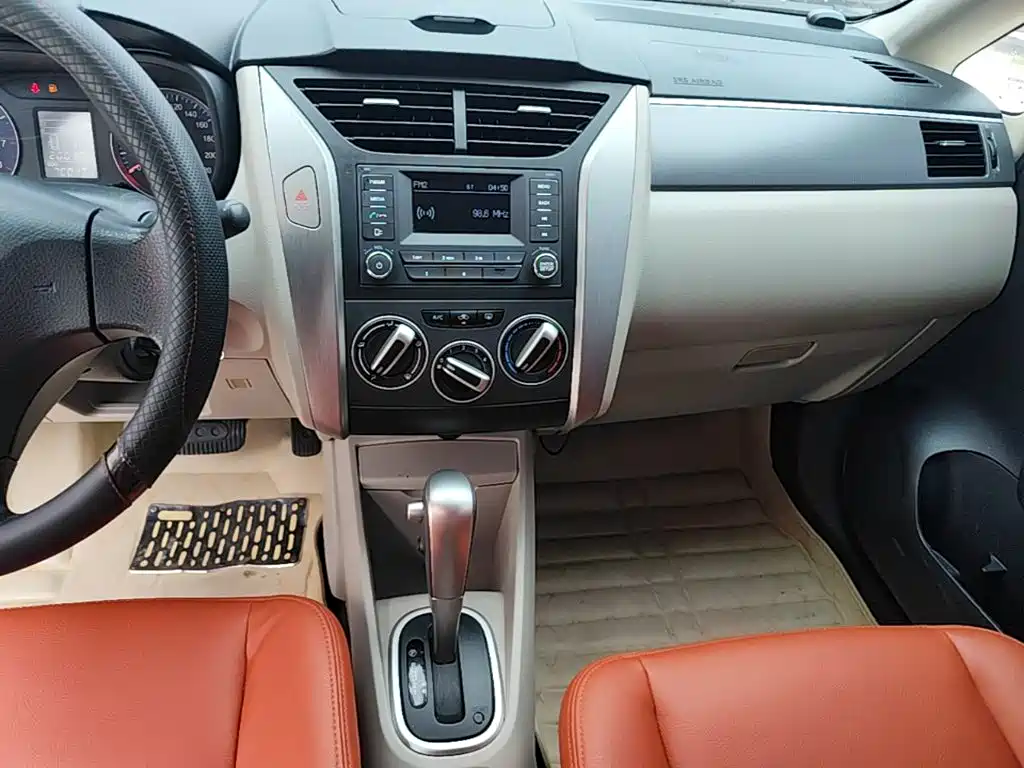 Venucia R50 2016 2016 Model 1.6L Automatic Elite Edition