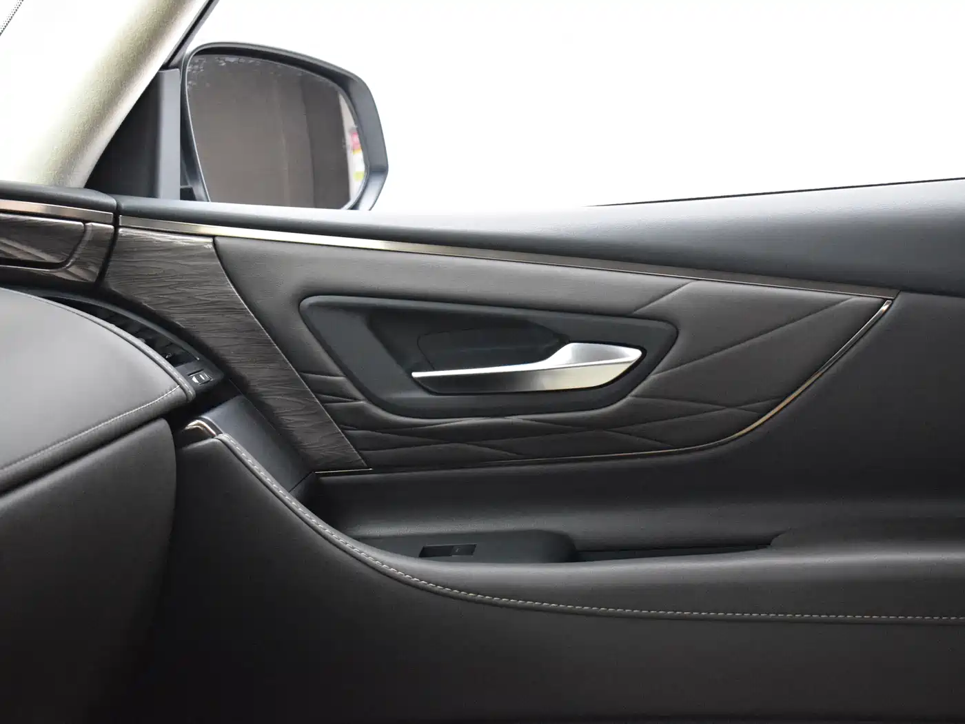 Toyota Vellfire 2024 Crown Hybrid 2.5L Executive Premium Edition фото 10
