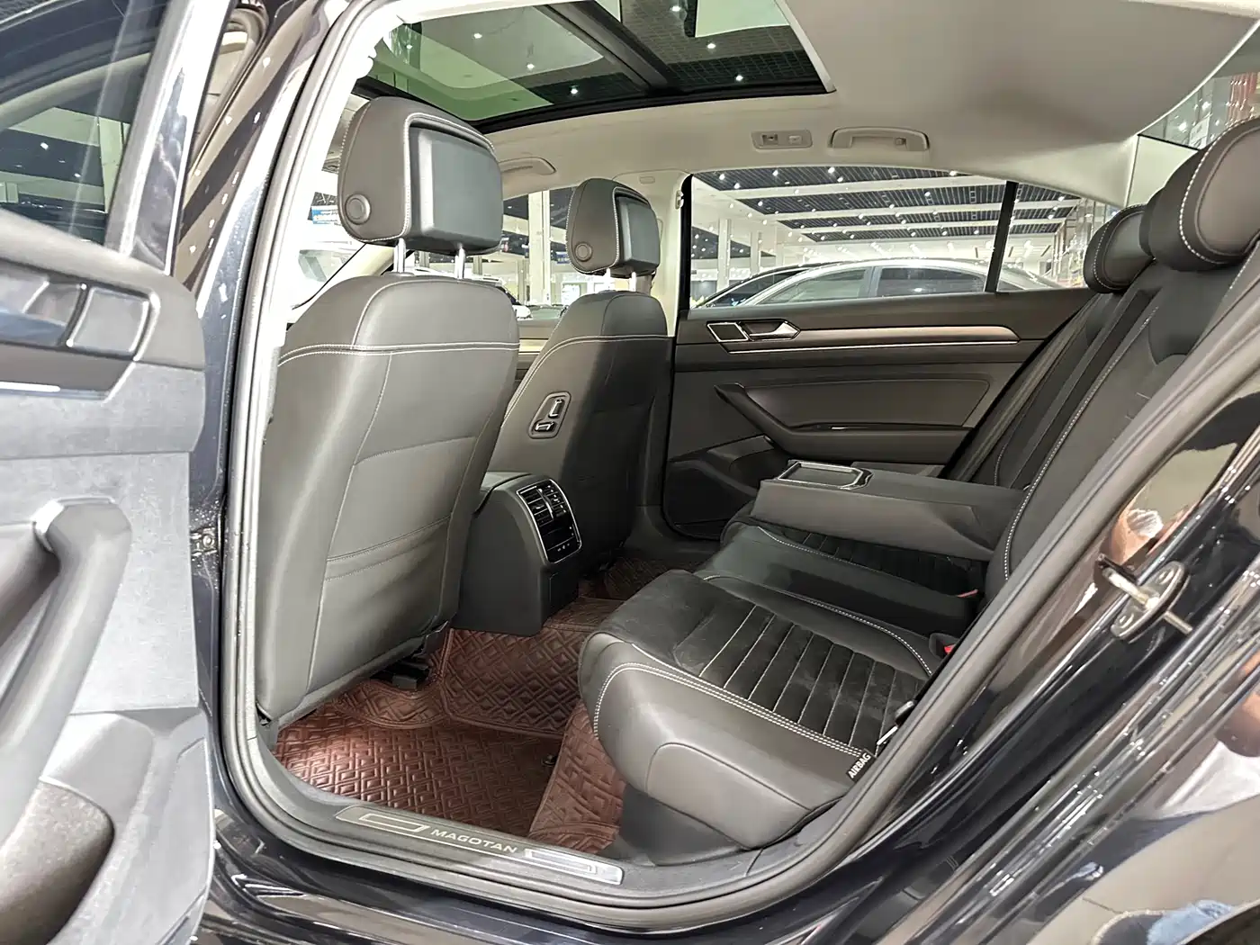 Volkswagen Magotan 2020 330TSI DSG Luxury фото 6