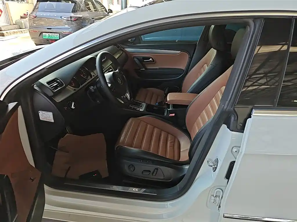 Volkswagen FAW-Volkswagen CC 2016 Model 1.8TSI Luxury фото 15