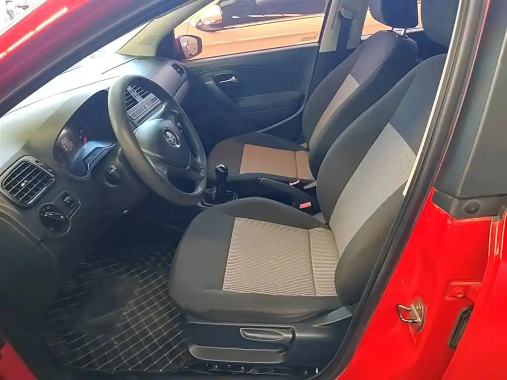 Volkswagen Polo 2016 1.4L Manual Trend фото 15
