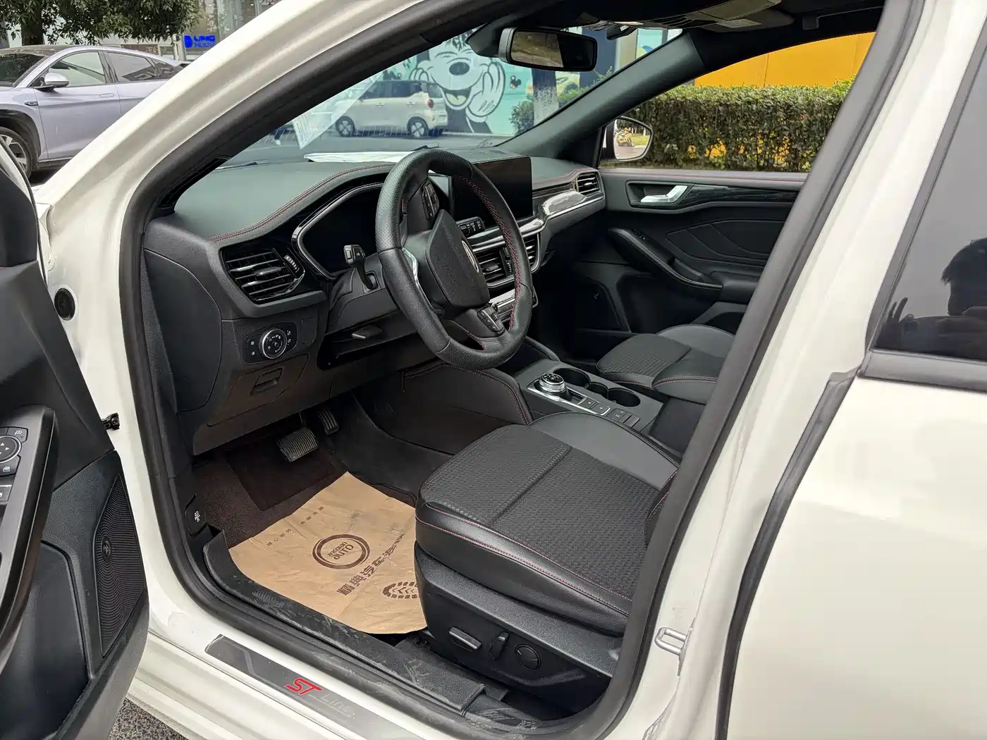 Ford Focus 2021 Hatchback EcoBoost 180 Automatic ST Line фото 7