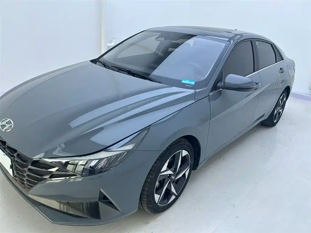 Hyundai Elantra 2021 1.5L CVT LUX Premium Edition фото 22