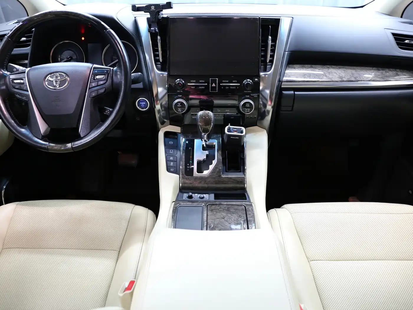 Toyota Vellfire 2020 Twin Engine 2.5L HV Premium Edition фото 4