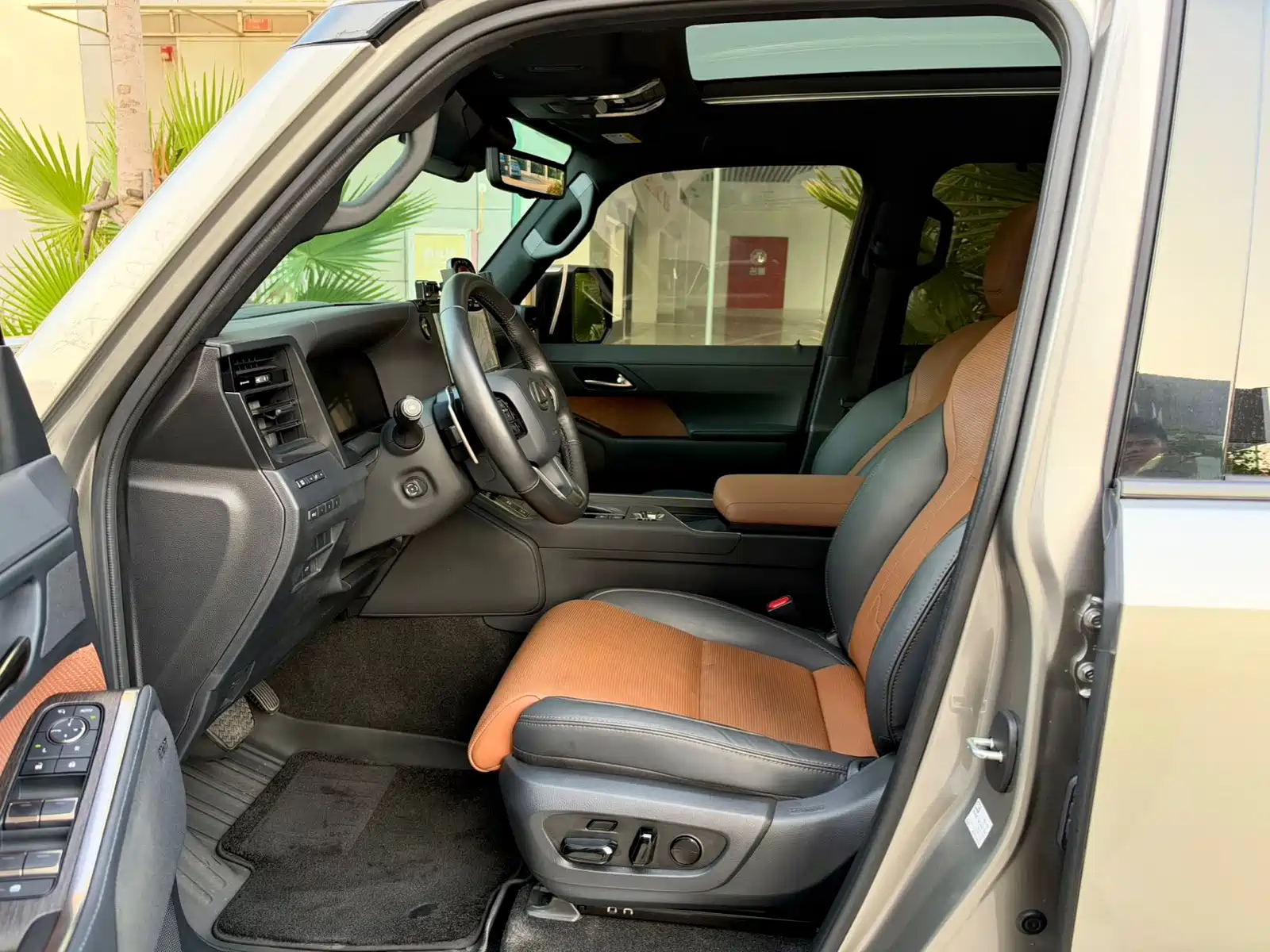 Photo 10 - Lexus GX