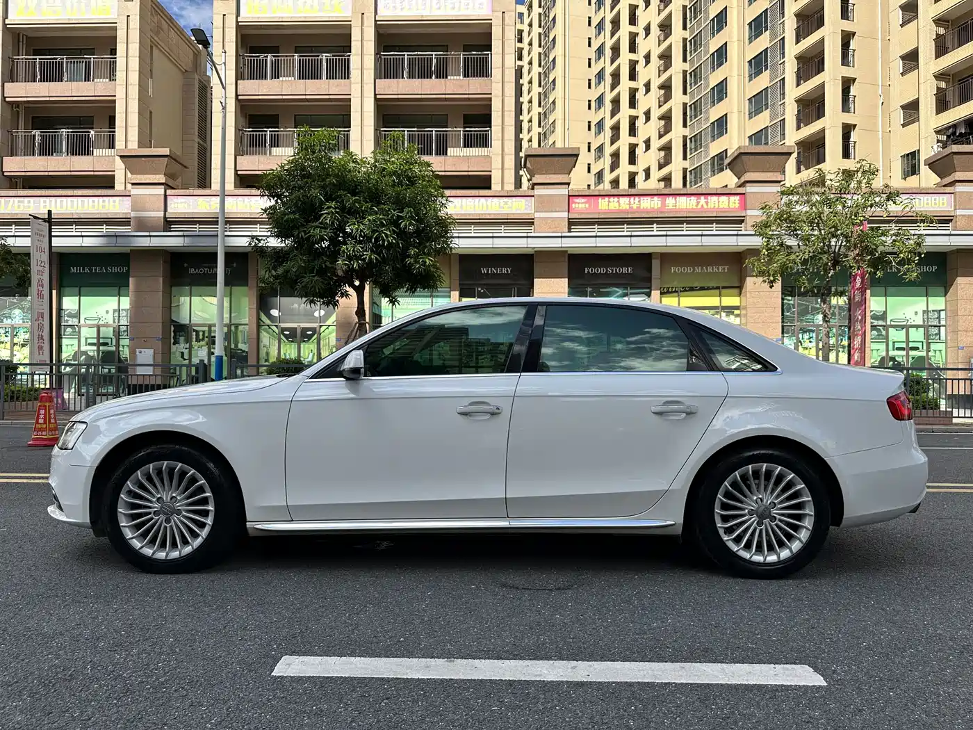 Audi A4L 2016 35 TFSI Automatic Comfort фото 4