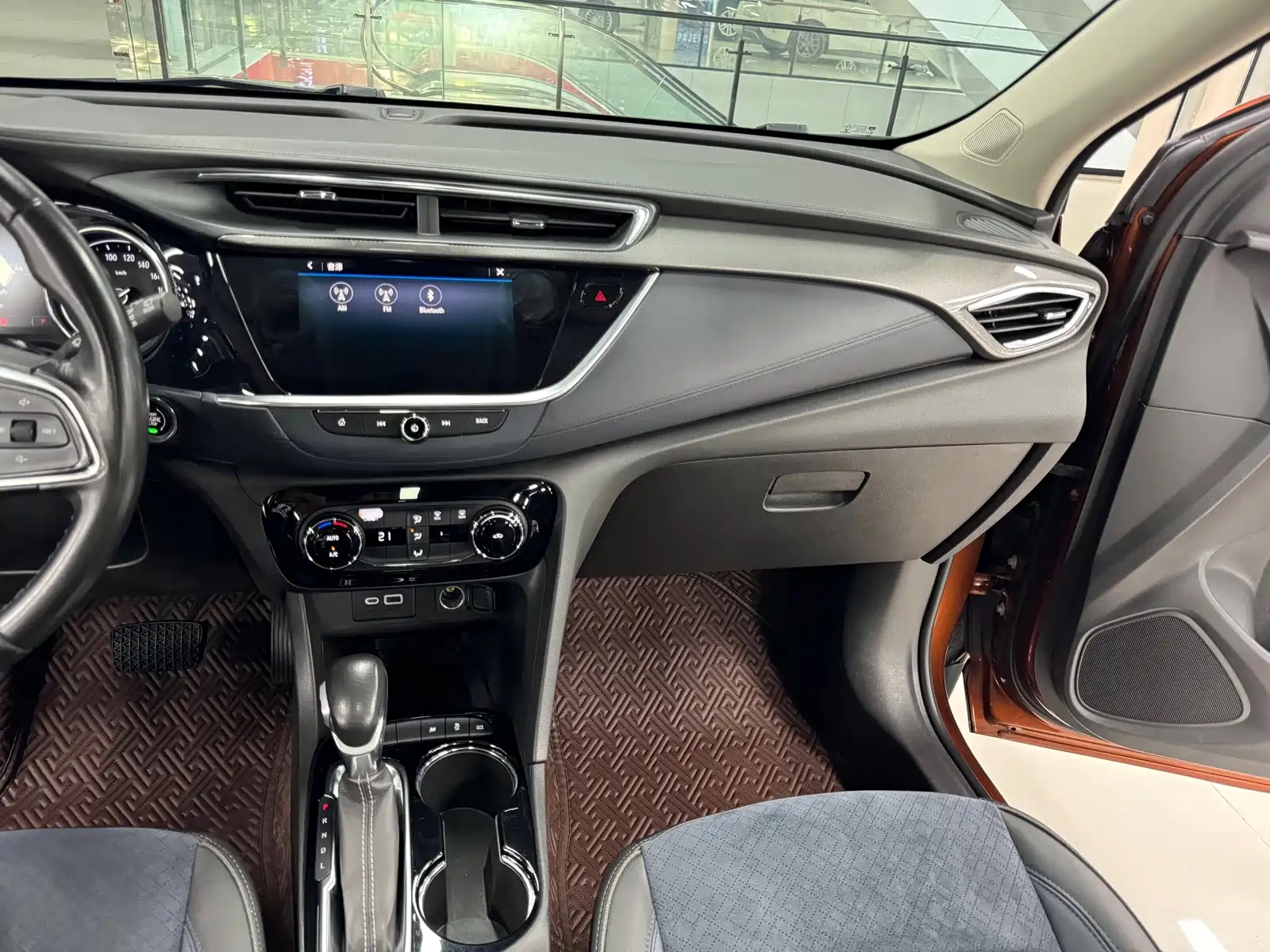 Photo 13 - Buick Encore GX