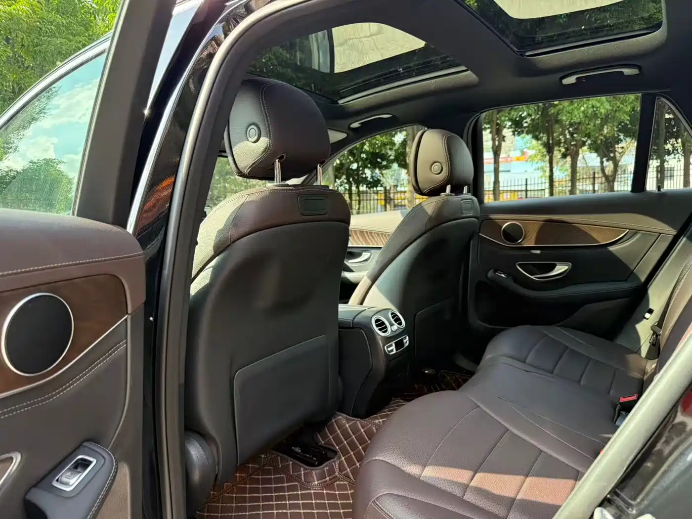 Mercedes-Benz GLC 2018 GLC 300 4MATIC Dynamic фото 8