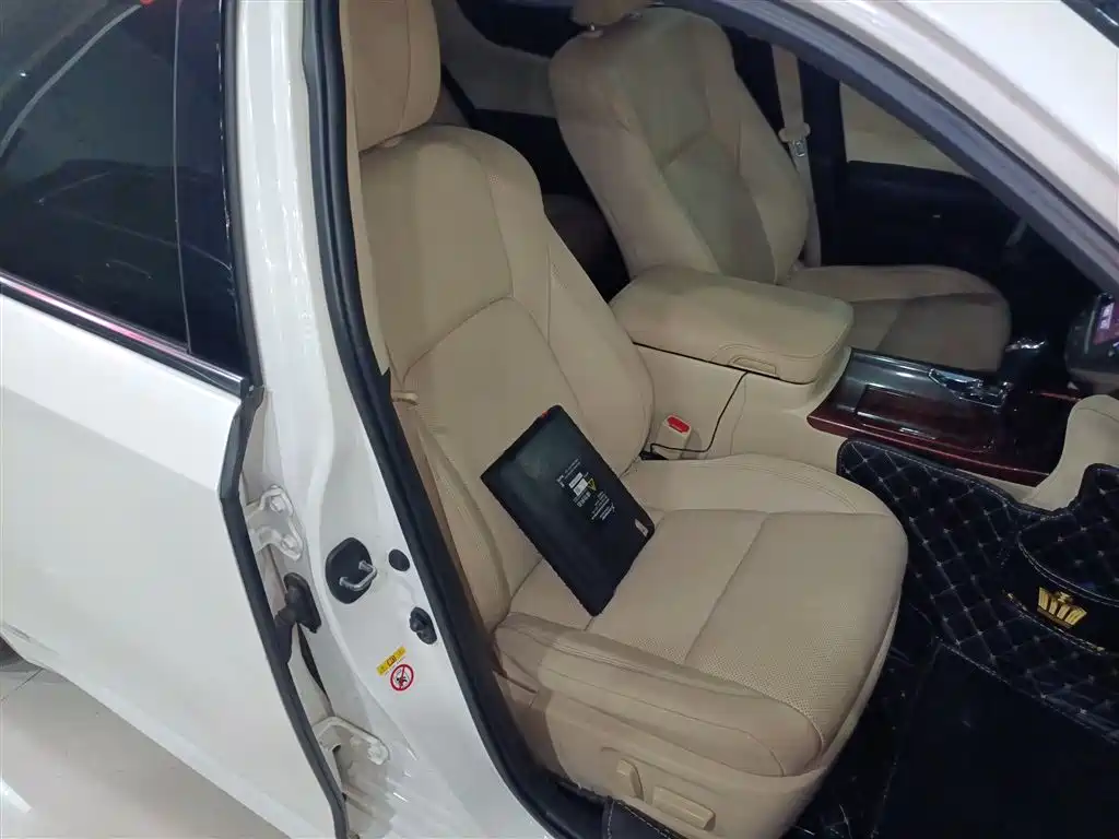 Toyota Crown 2015 2.5L Elite Version фото 20