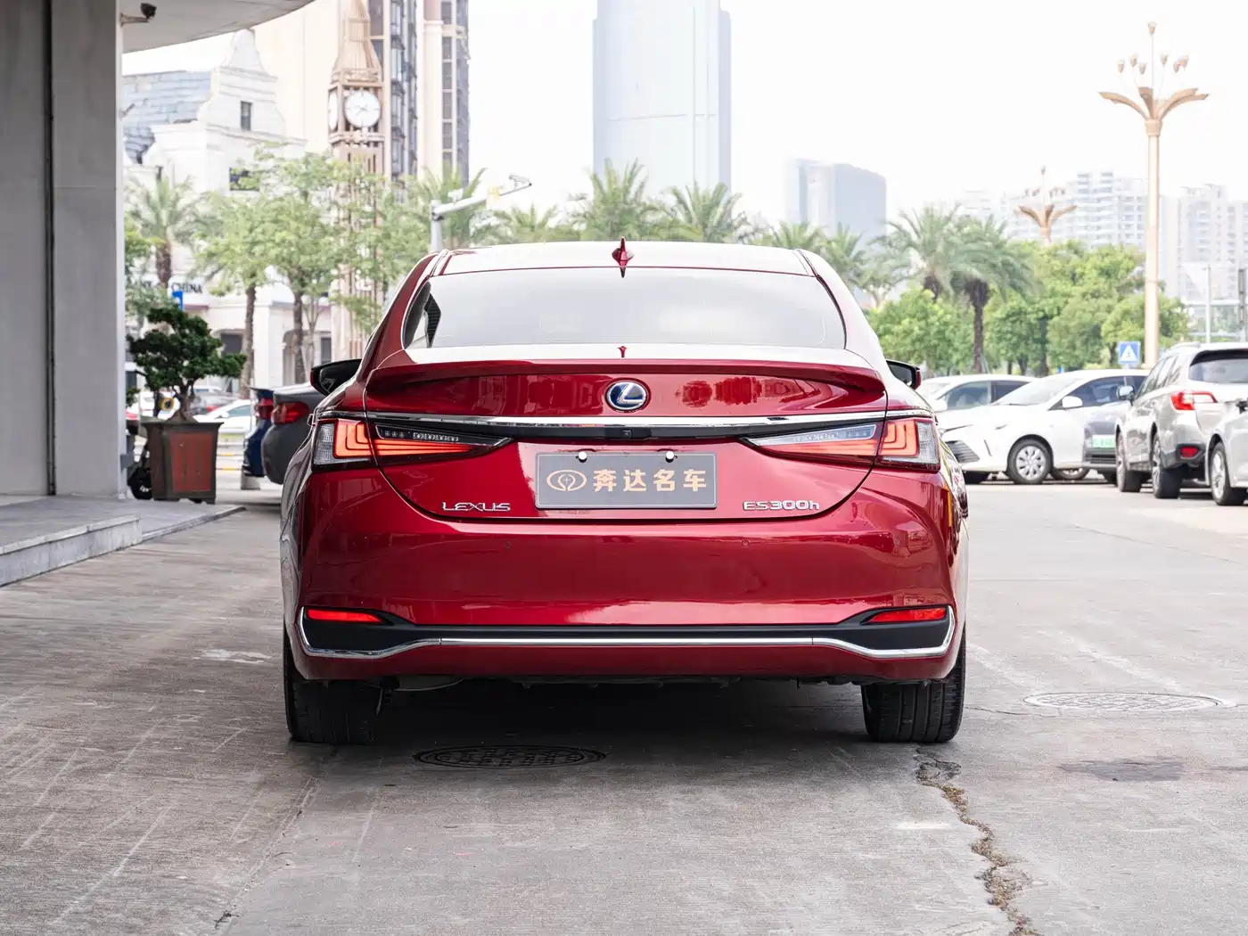 Photo 5 - Lexus ES
