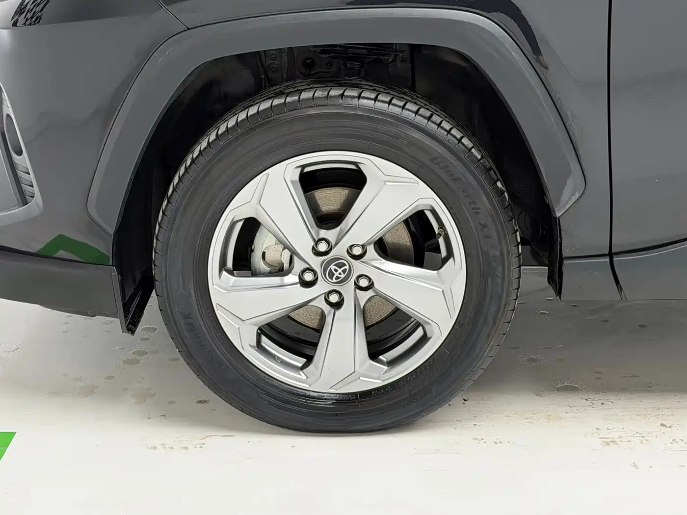 Toyota RAV4 Rongfang 2022 Hybrid 2.5L E-CVT 2WD Elite Edition фото 8