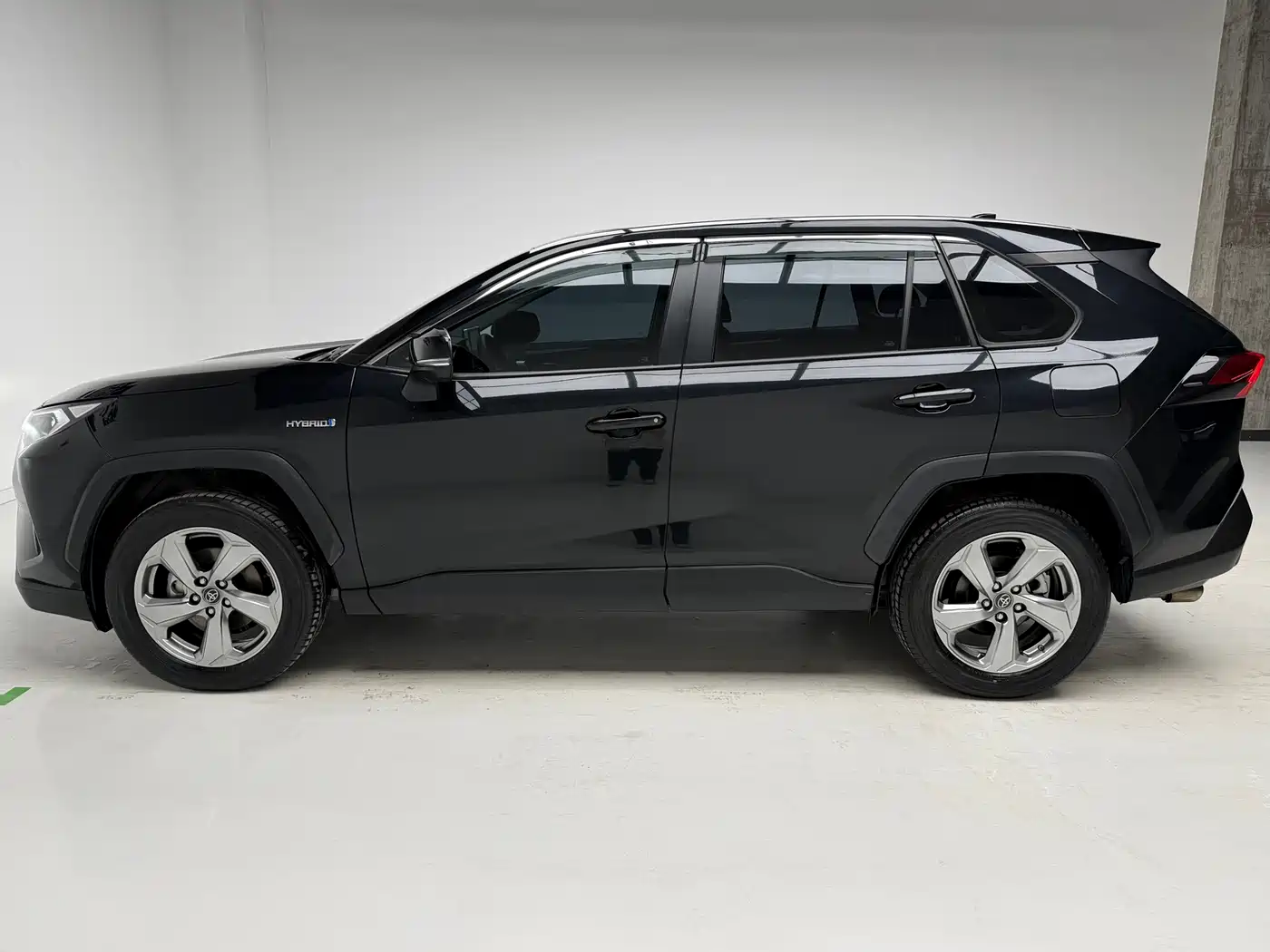 Toyota RAV4 Rongfang 2022 Hybrid 2.5L E-CVT 2WD Elite Edition фото 9