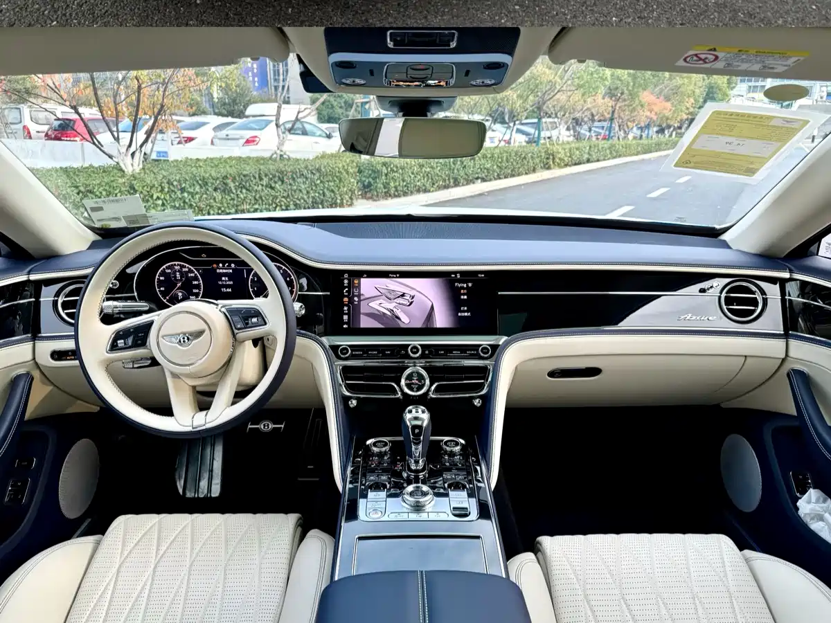 Bentley Flying Spur 2024 4.0T V8 Elegance Edition фото 4