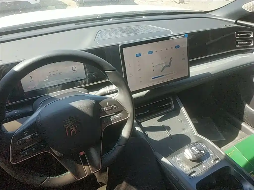BYD Qin L 2024 DM-i 80KM Superior фото 10
