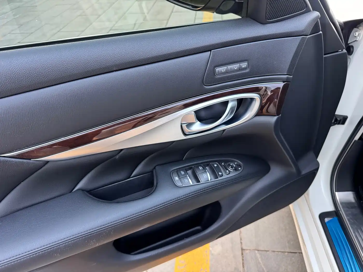 Фото 9 - Infiniti Q70