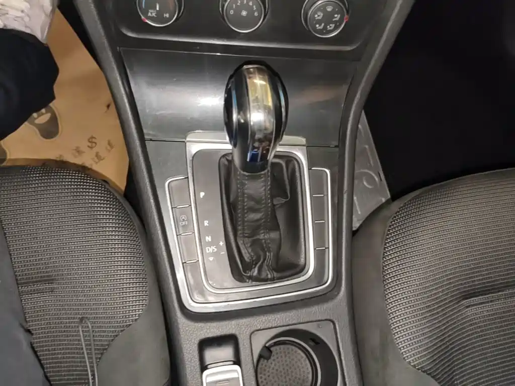 Фото 14 - Volkswagen Golf