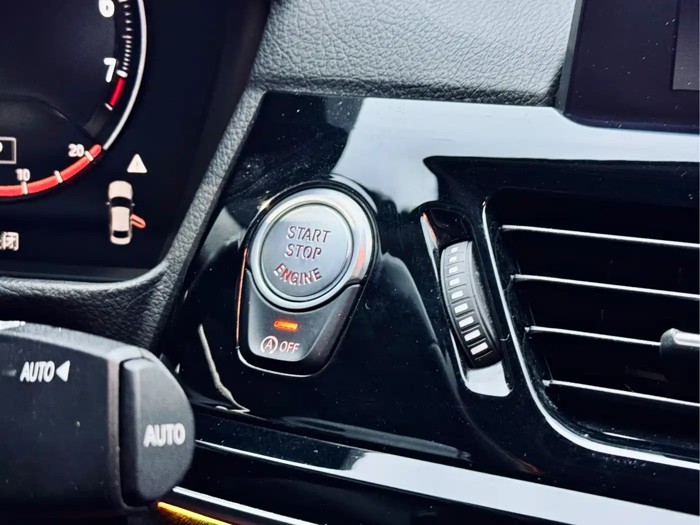 BMW 1 Series 2021 120i M Sport Shadow Edition фото 21
