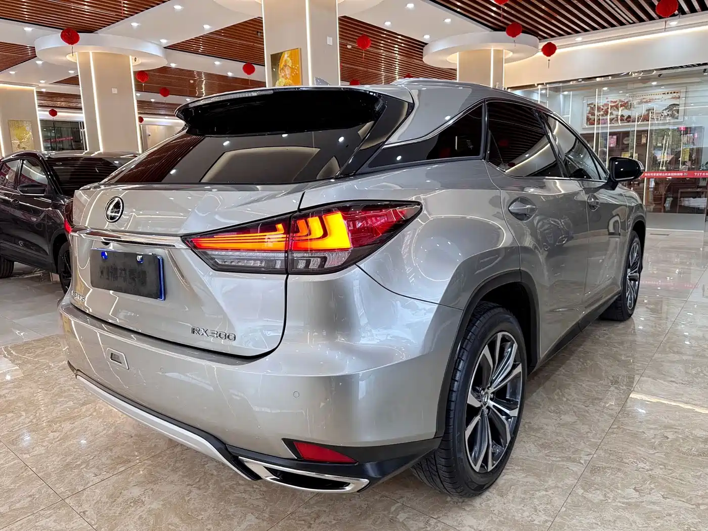 Фото 4 - Lexus RX
