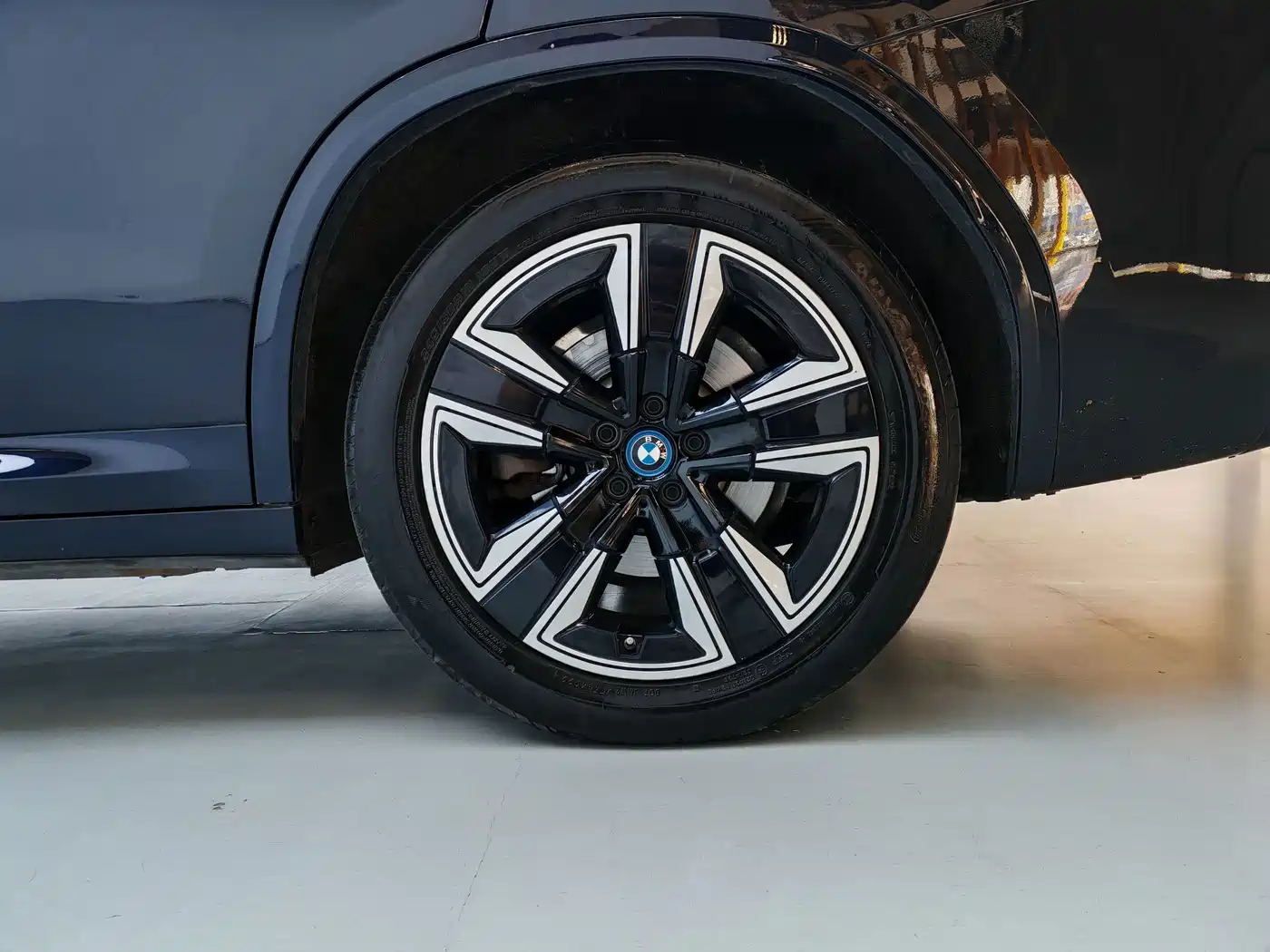 BMW iX3 2022 Leading Edition фото 10