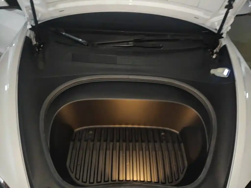 Фото 21 - Tesla Model 3