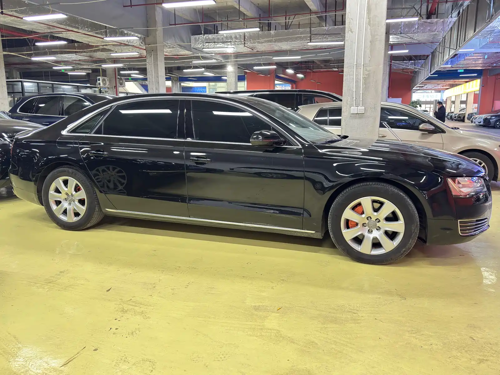 Фото 5 - Audi A8