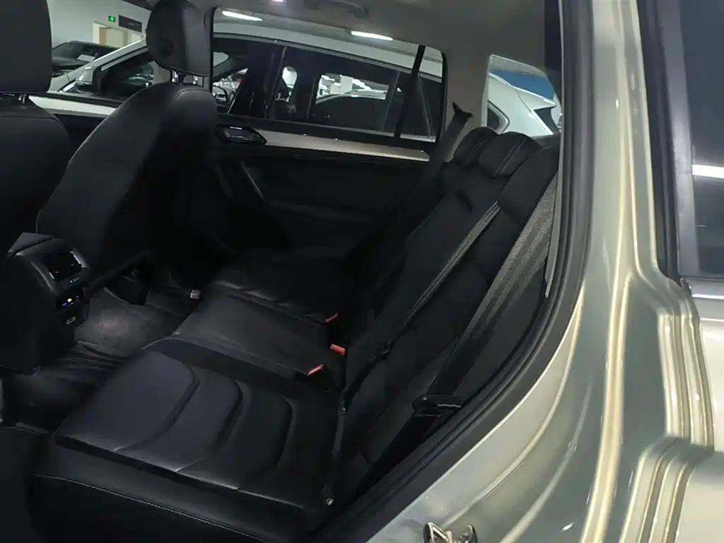 Volkswagen Tiguan L 2018 380TSI Automatic AWD Luxury Edition фото 17