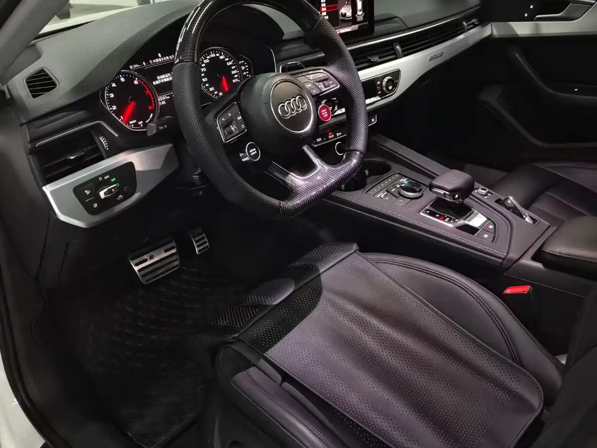 Audi A4L 2018 30th Anniversary 45 TFSI quattro Personality Sport фото 4