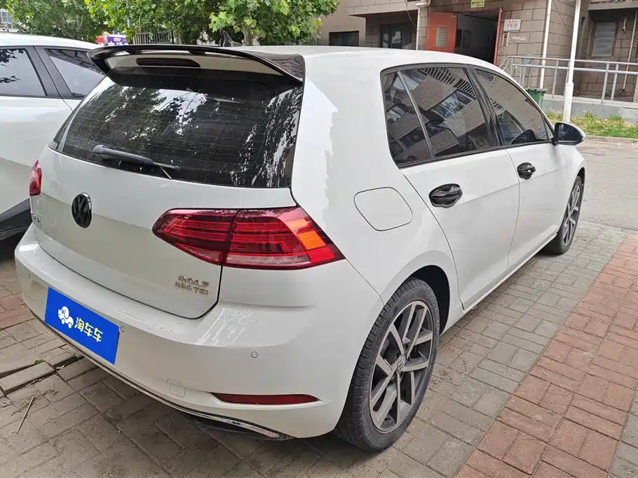 Volkswagen Golf 2020 Beloved Edition 280TSI DSG Comfort фото 3