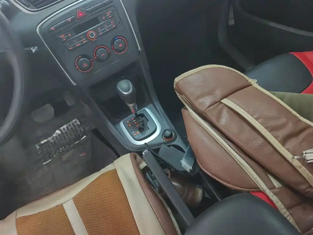 Peugeot 308 2014 Model Joy Edition Classic 1.6L Automatic Superior Style фото 14