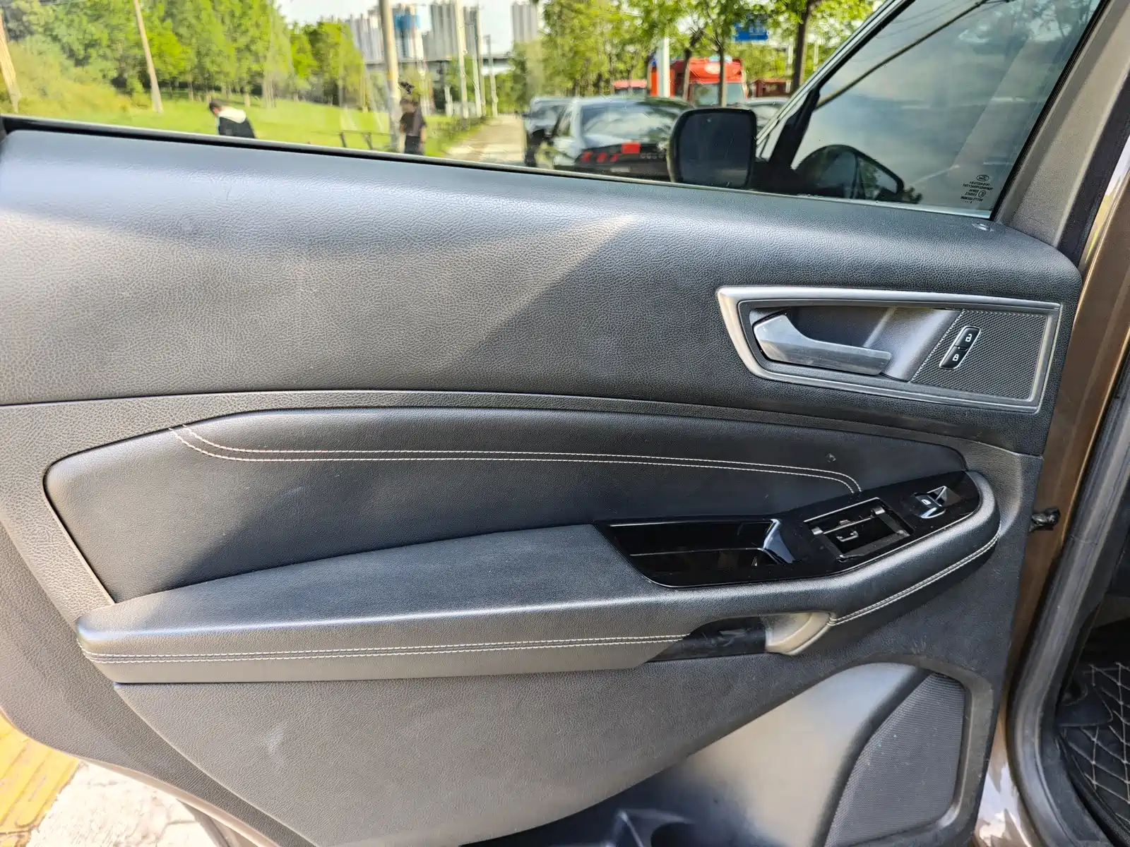 Photo 10 - Ford Edge