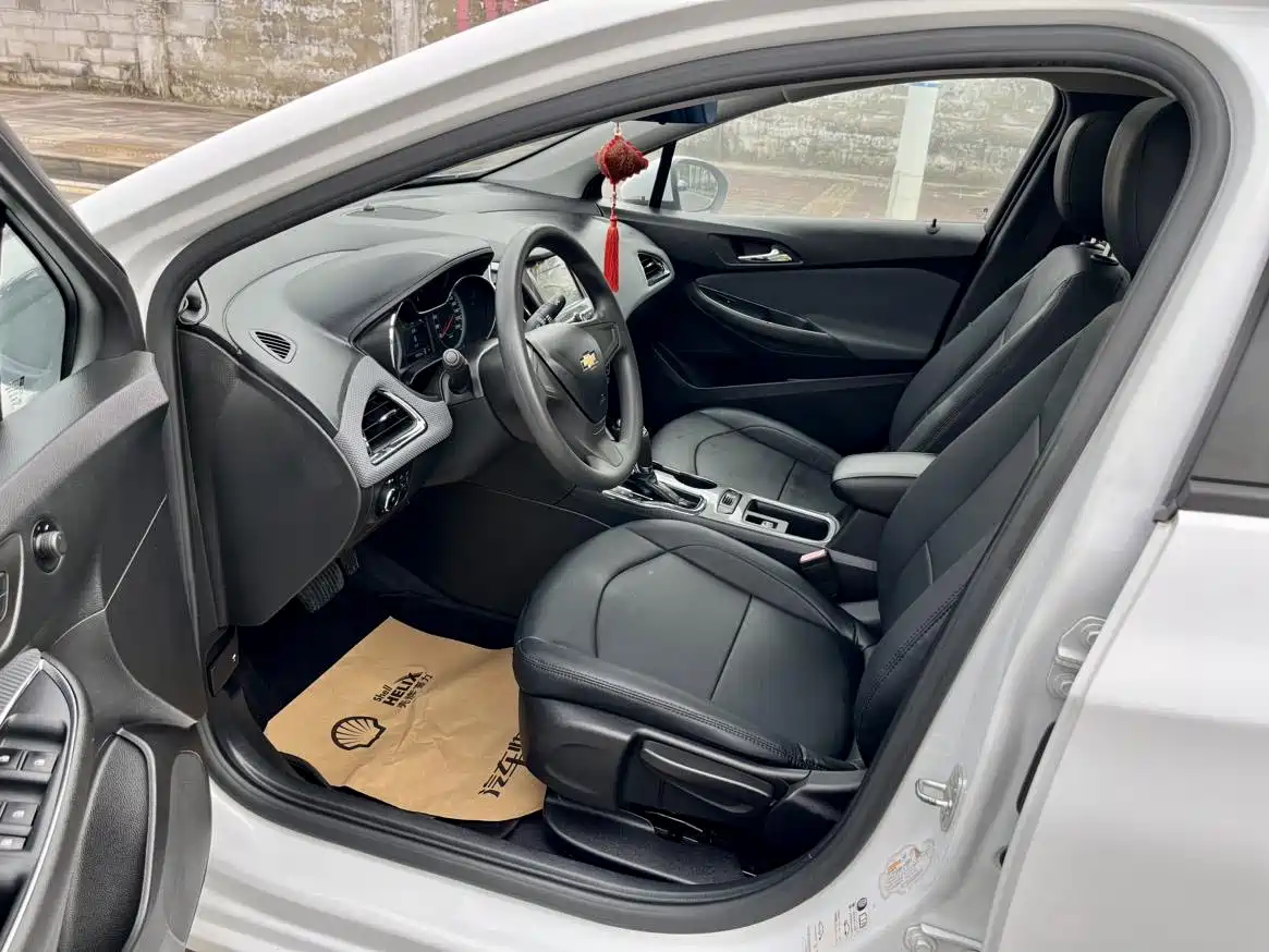 Chevrolet Cruze 2017 1.4T DCT Pioneer Sunroof фото 4