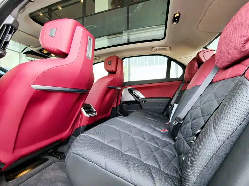 BMW 7-SERIES