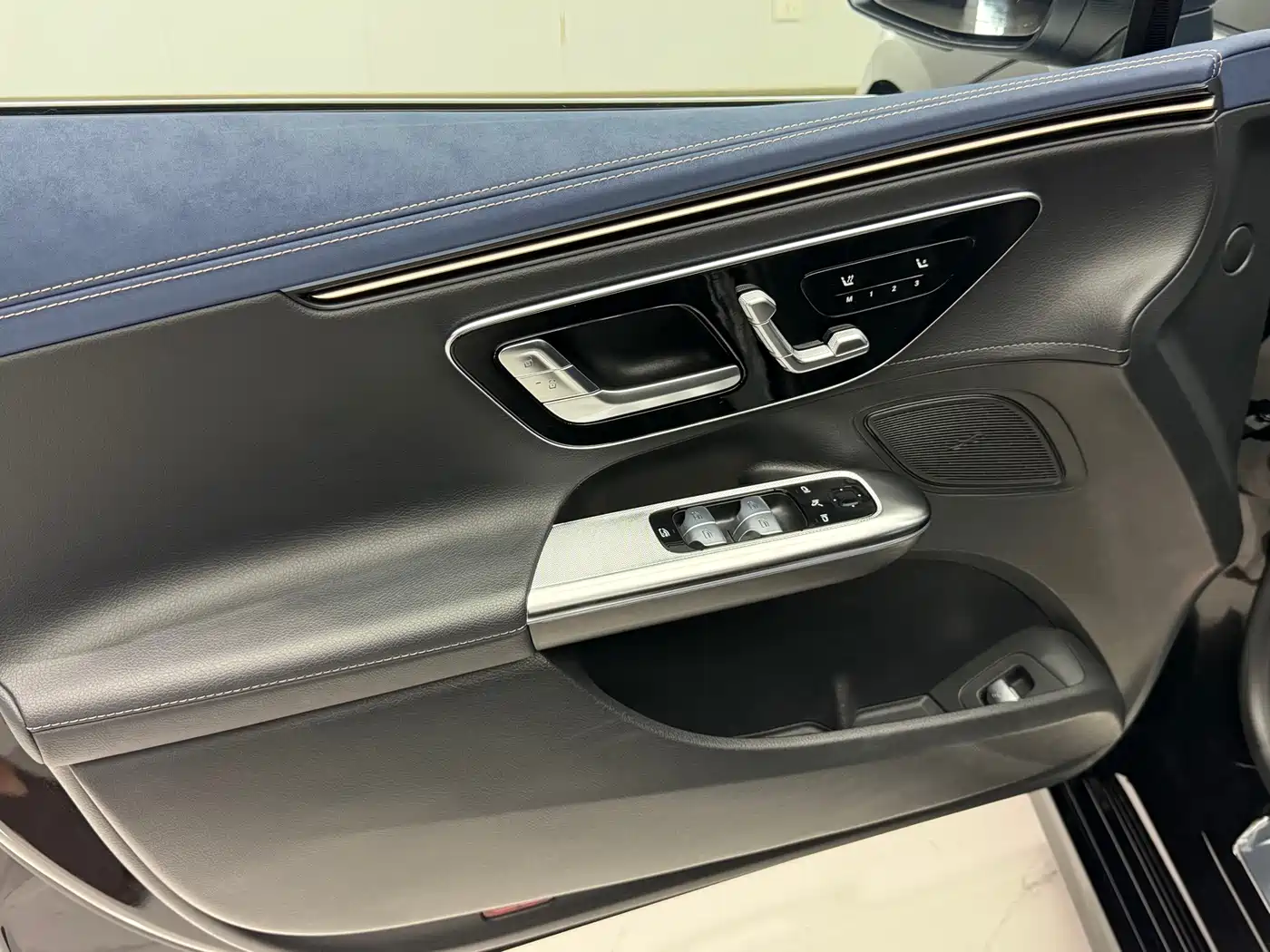 Mercedes-Benz EQE 2025 2025 Model 500 4MATIC Luxury Edition