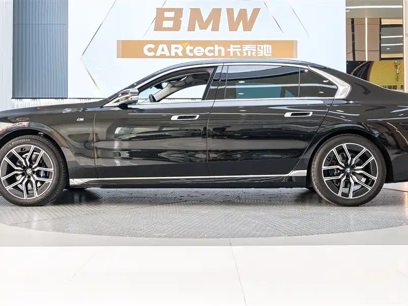 BMW 7 Series 2023 Model 735Li M Sport Package фото 3