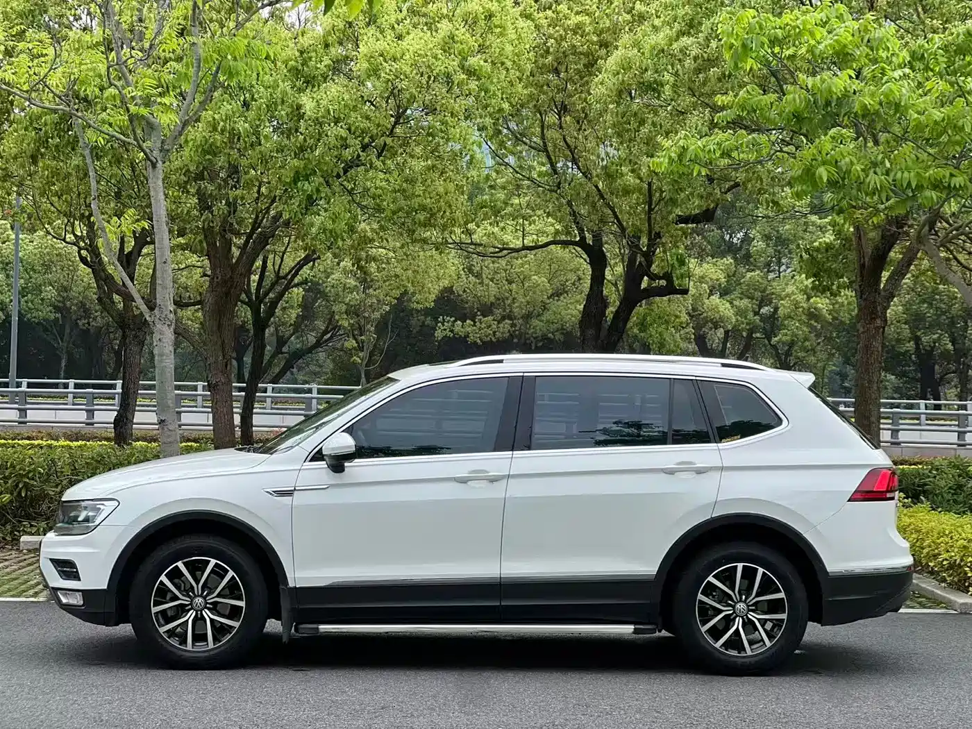 Volkswagen Tiguan L 2018 330TSI Automatic 2WD Luxury Edition фото 3