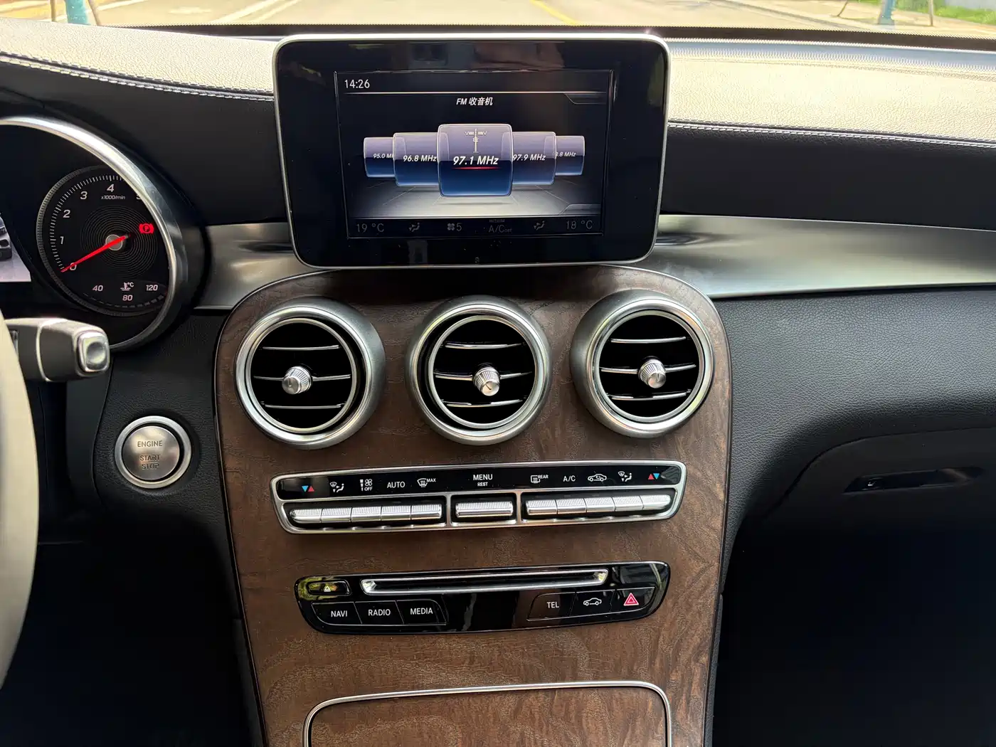 Mercedes-Benz GLC 2016 GLC 300 4MATIC Dynamic фото 12