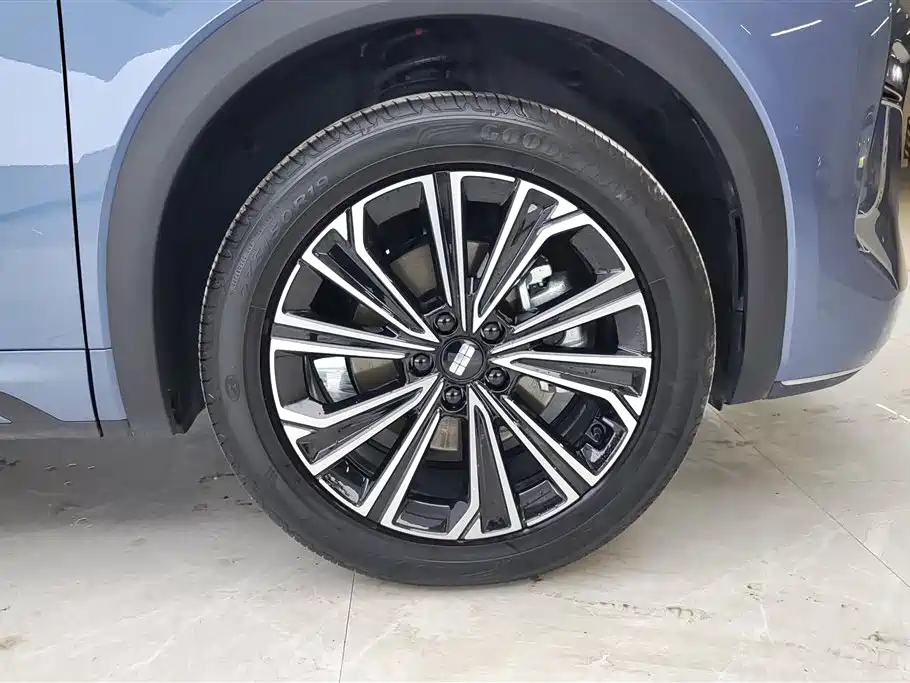 Geely Galaxy Galaxy Starship 7 EM-i 2025 120km Navigation Edition фото 6