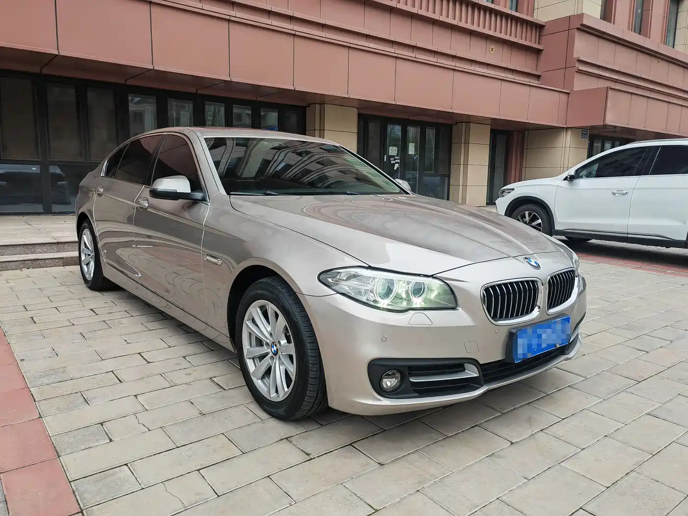 BMW 5 Series 2017 520Li Classic Edition фото 3