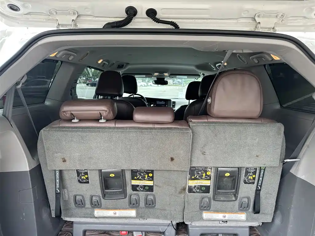 Toyota Sienna фото 16