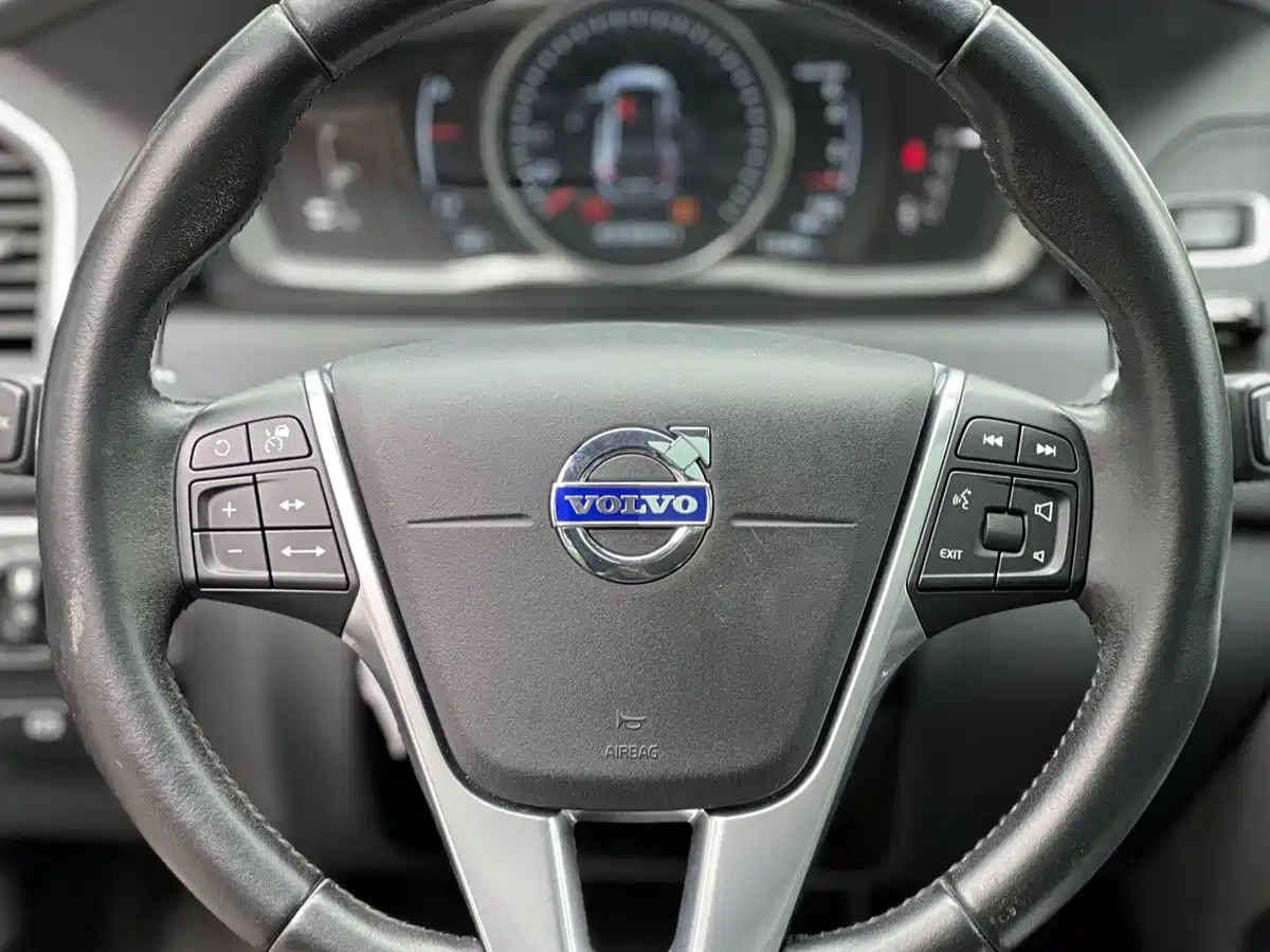 Photo 5 - Volvo XC60