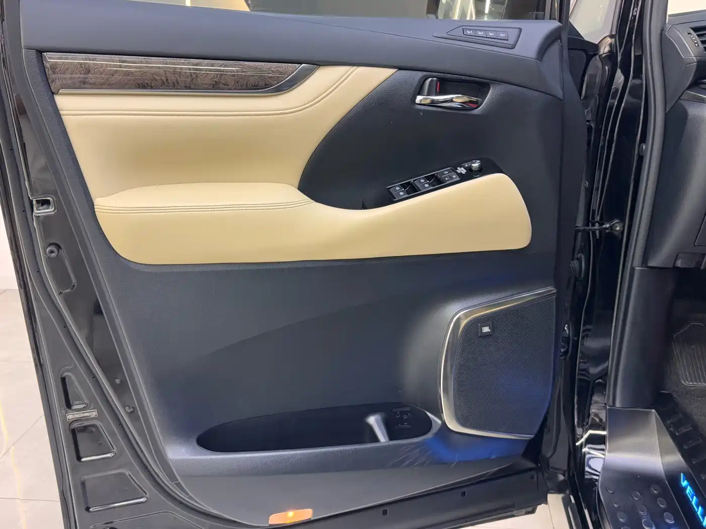 Toyota Vellfire 2021 2020 Twin Engine 2.5L HV Premium Edition