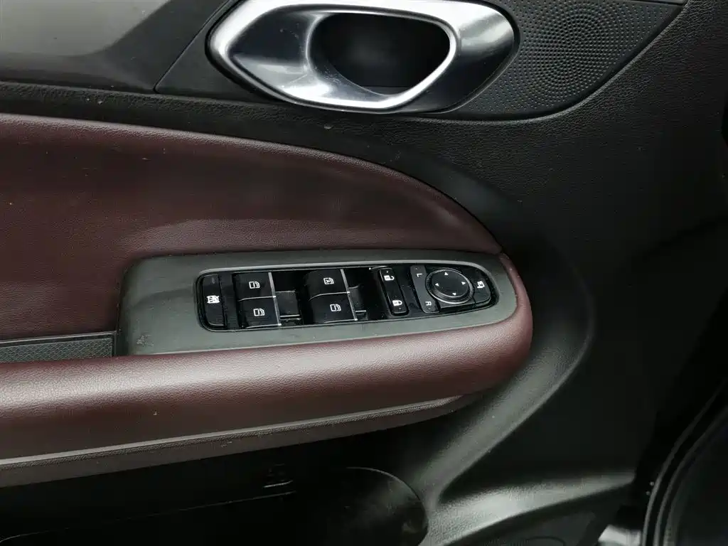 GAC Trumpchi Trumpchi M6 2021 PRO 270T Automatic Luxury Edition фото 9