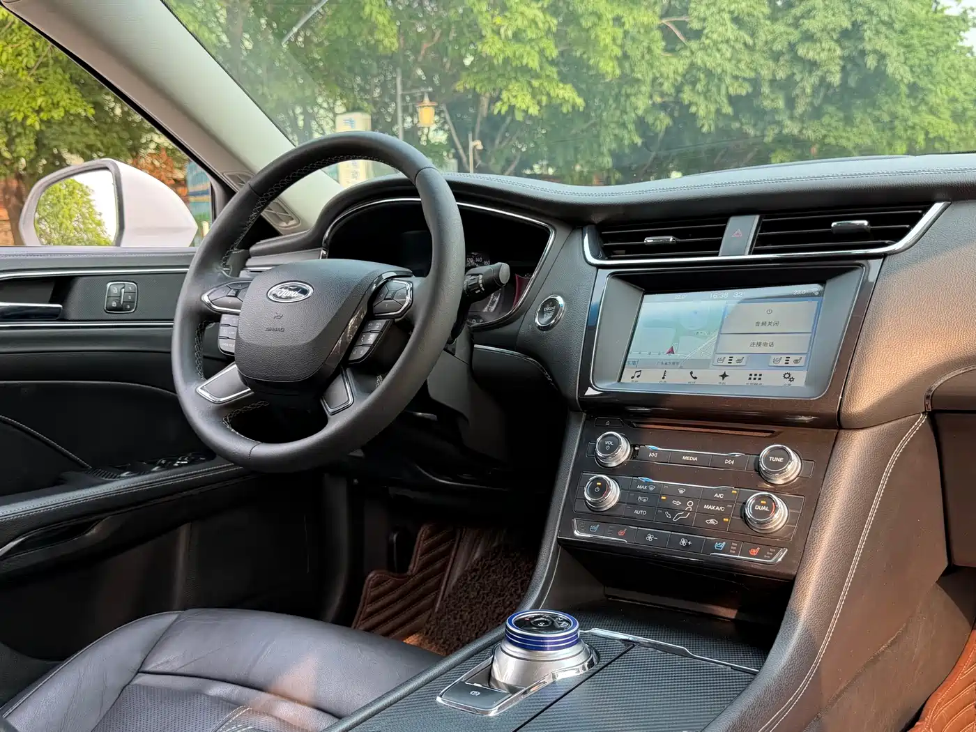 Фото 8 - Ford Taurus