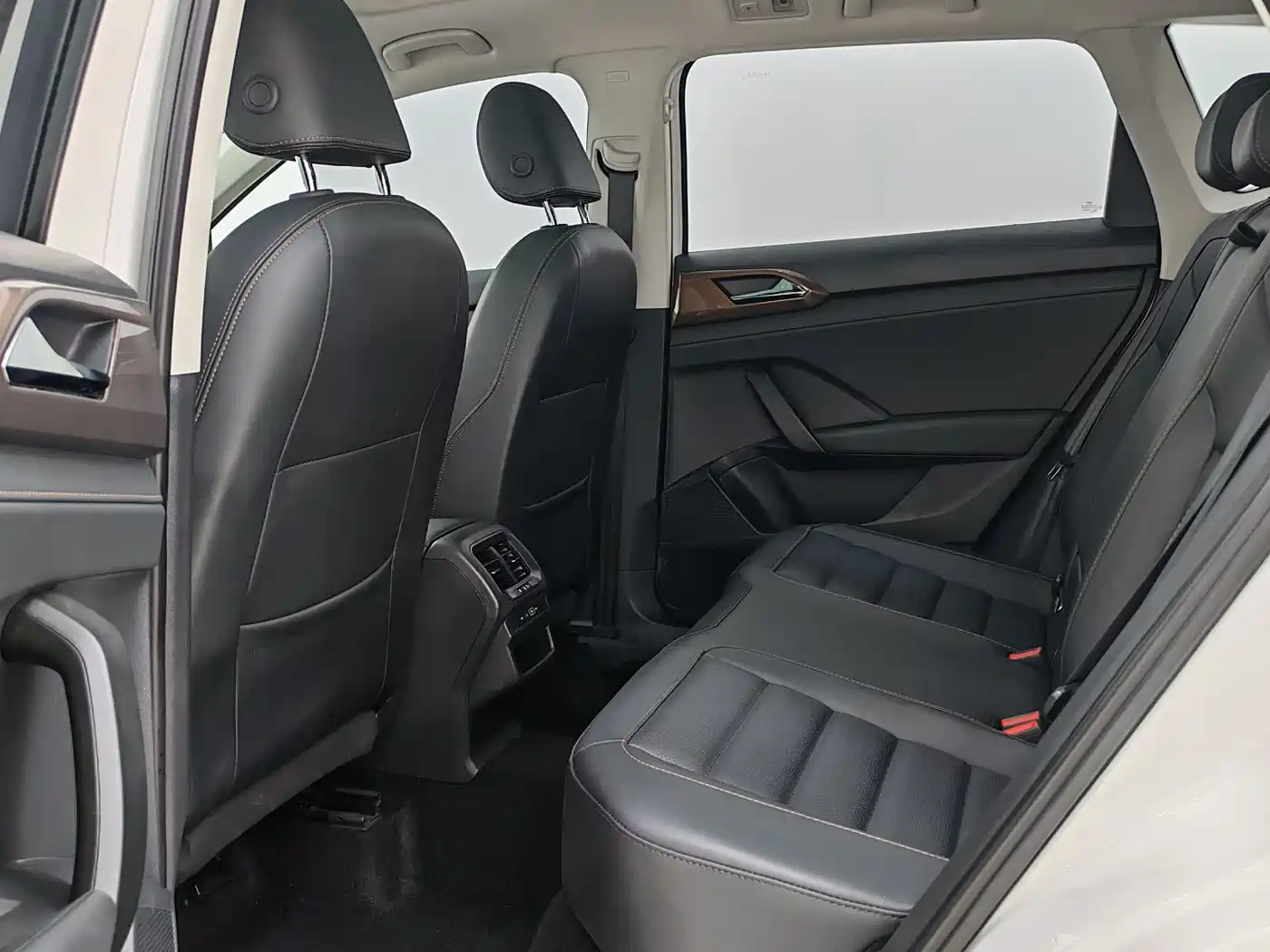 Volkswagen Tharu 2021 280TSI 2WD Luxury Plus фото 8