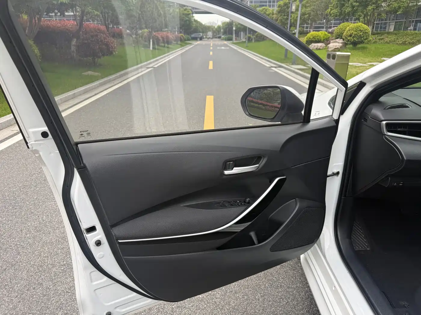 Toyota Levin 2022 Dual Engine 1.8H E-CVT Leading Edition фото 9