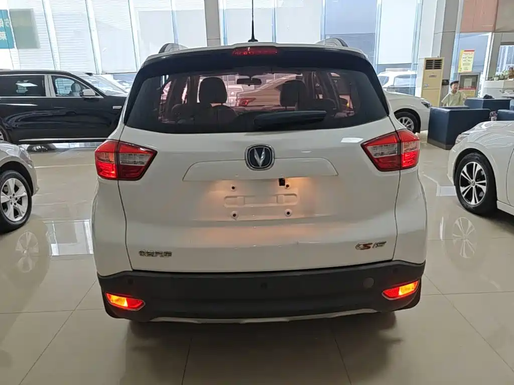 Фото 6 - Changan CS15