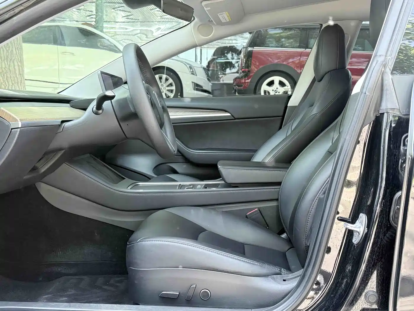 Фото 10 - Tesla Model 3