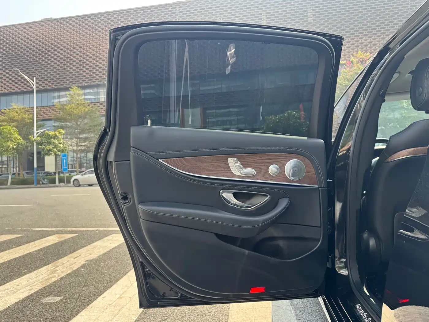 Mercedes-Benz E-Class 2019 Facelift E 300 L Luxury фото 7