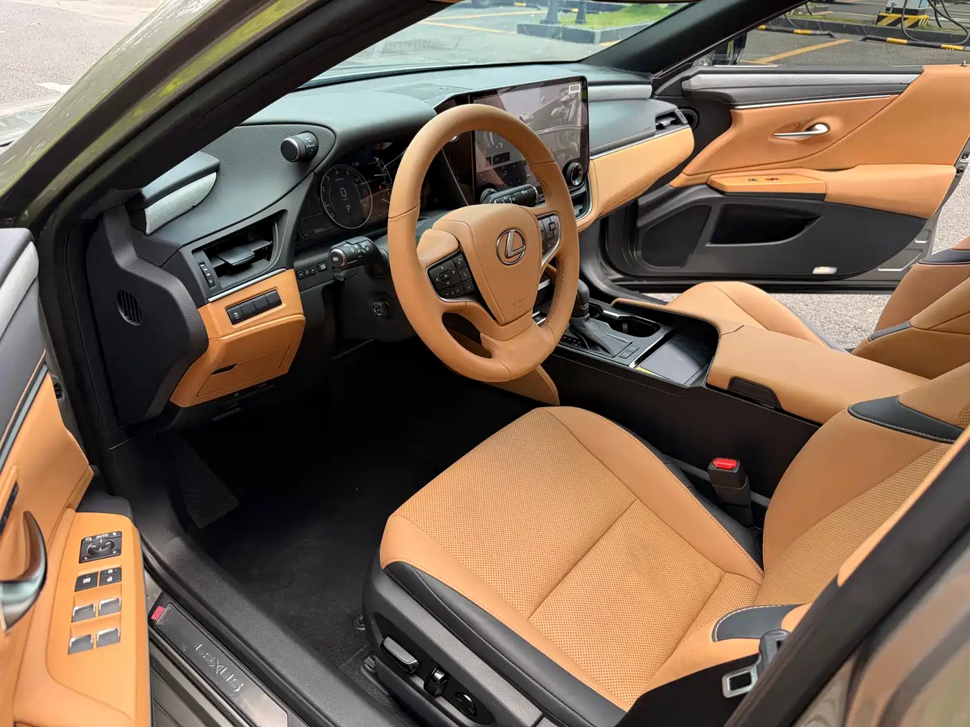 Lexus ES 2025 200 Ultimate Edition фото 8