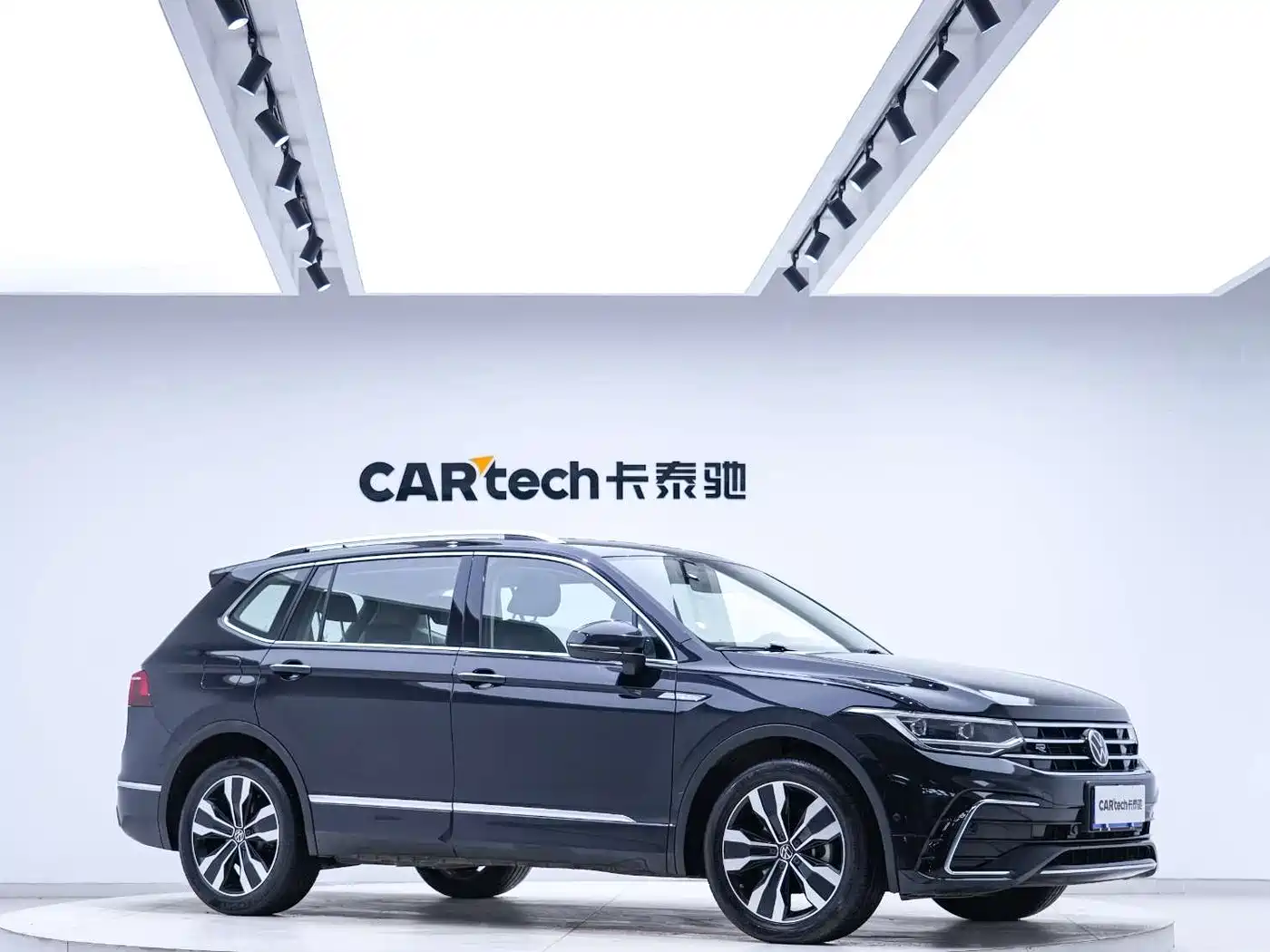 Volkswagen Tiguan L 2024 330TSI Automatic 2WD R-Line Premium Enjoyment Edition фото 6